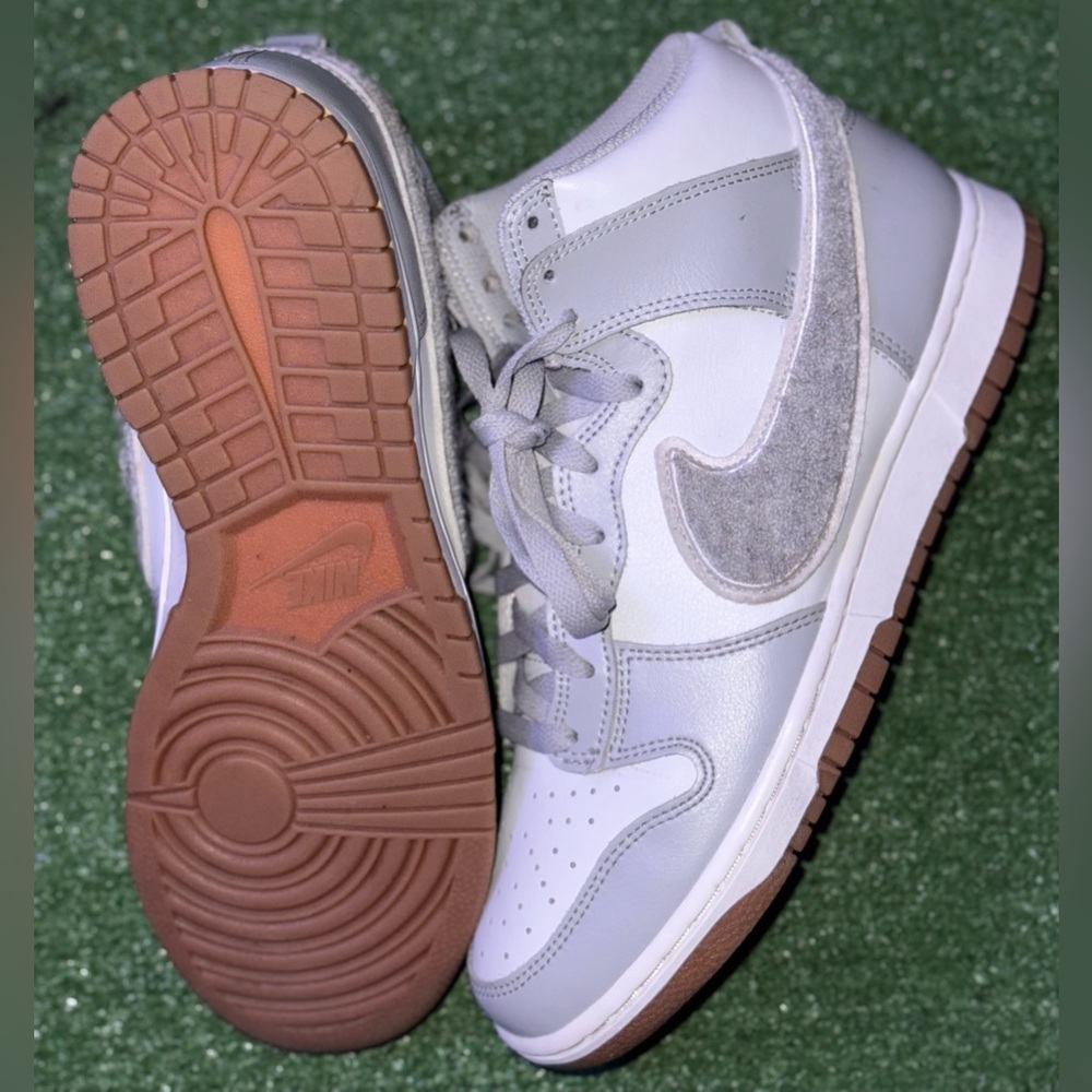 Nike Dunk “ chenille swoosh” - light smoke grey” size 9